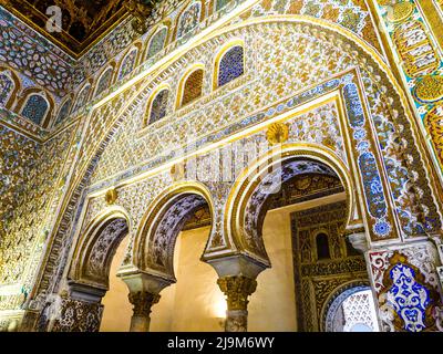 Salon de Embajadores (Botschaftersaal) im Palacio del Rey Don Pedro (Palast von König Don Pedro) - Real Alcazar - Sevilla, Spanien Stockfoto