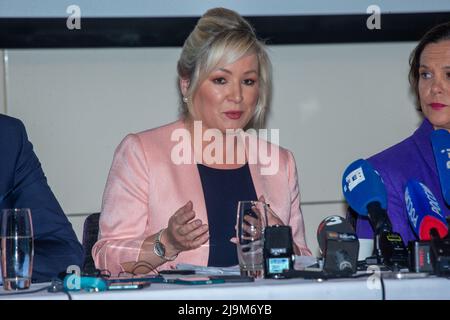 London, England, Großbritannien. 24.. Mai 2022. MICHELLE O'NEILL, Vizepräsidentin von Sinn Fein und erste Ministerin von Nordirland, wird während einer Pressekonferenz mit der Foreign Press Association in London gesehen. (Bild: © Tayfun Salci/ZUMA Press Wire) Stockfoto