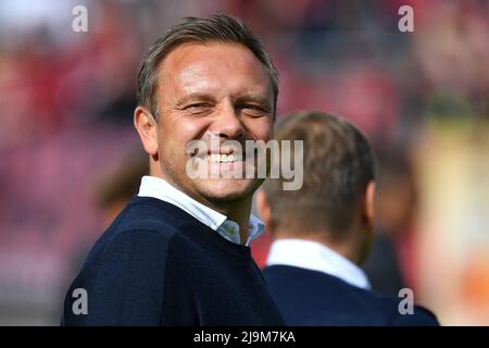 ARCHIVFOTO: Andre BREITENREITER ist Trainer der TSG 1899 Hoffenheim. Andre BREITENREITER, Trainer (Hannover96), lacht, lacht, lacht, lacht, Optimistisch, gut gelaunt, Einzelbild, Einzelmotiv ausschneiden, Porträt, Porträt, portraitÂ‚Ã¢ÃÂ‚Ã„Ãœt. Fußball 1. Bundesliga, 4. Spieltag, matchday04, 1. FC Nürnberg (N) - Hannover 96 (H) 2-0, am 22.. September 2018 in Nürnberg. MAX MORLOCK STADIUM. DIE DFL-VORSCHRIFTEN VERBIETEN DIE VERWENDUNG VON FOTOS ALS BILDSEQUENZEN UND/ODER QUASI-VIDEO. Â¬ Â¬ Stockfoto