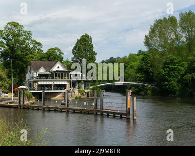 Boathouse Restaurant auf Boulter's Lock Island in River Thames Maidenhead Berkshire England Stockfoto