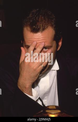 Bruce Willis um die 1980er Jahre. Quelle: Ralph Dominguez/MediaPunch Stockfoto