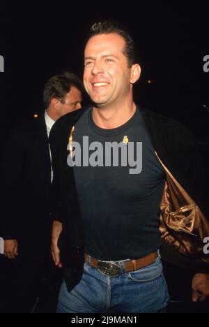 Bruce Willis um die 1980er Jahre. Quelle: Ralph Dominguez/MediaPunch Stockfoto