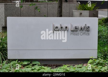 London, Großbritannien - 3. Mai 2022: Das Zeichen für John Lewis Head Office in London Stockfoto