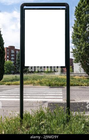 Große leere Plakatwand in der Straße mit Kopierfläche für Werbung Stockfoto