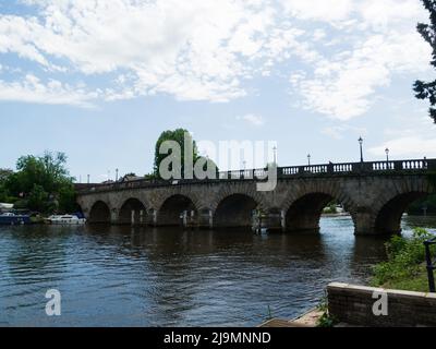 Henley Road Bridge, die 1786 in Henley-on-Thames über die Themse, zwischen Oxfordshire und Bernshire mit fünf elliptischen Steinbögen erbaut wurde, und Stockfoto