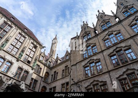 Schöne Architektur im Innenhof des neuen rathauses in München Stockfoto