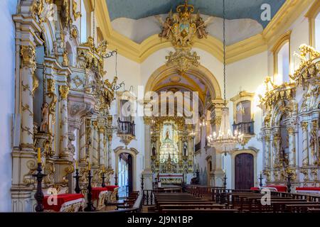 Innenraum der reich verzierten historischen brasilianischen Barockkirche in Ouro Preto Stadt in Minas Gerais, Brasilien Stockfoto