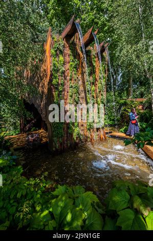 London, Großbritannien. 24.. Mai 2022. MEDITE SMARTPLY, Building the Future Garden, Designer: Sarah Eberle - The 2022 Chelsea Flower Show. Kredit: Guy Bell/Alamy Live Nachrichten Stockfoto