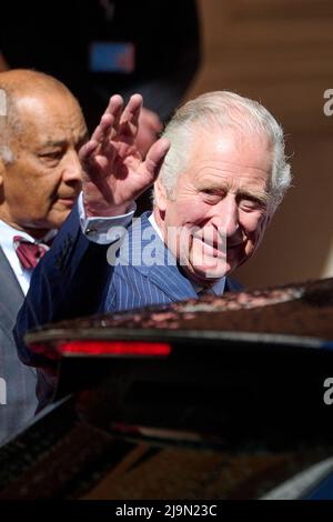 London, Vereinigtes Königreich . 24 Mai, 2022 . S.H. Prinz Charles, der Prinz von Wales im Bild beim Verlassen des Prince’s Trust und der TKMaxx & Homesense Awards im Theatre Royal Drury Lane. Quelle: Alan D West/Alamy Live News Stockfoto