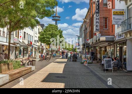 WESEL, DEUTSCHLAND - 19.. Mai 2022: Die Straßen von Wesel, der Stadt in Nordrhein-Westfalen im Frühjahr von ihrer besten Seite Stockfoto