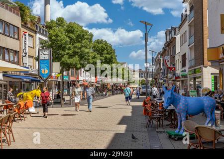 WESEL, DEUTSCHLAND - 19.. Mai 2022: Die Straßen von Wesel, der Stadt in Nordrhein-Westfalen im Frühjahr von ihrer besten Seite Stockfoto