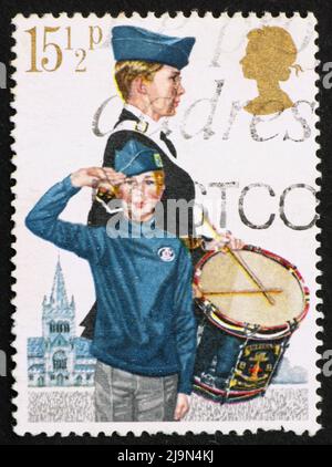 GROSSBRITANNIEN – UM 1982: Eine in Großbritannien gedruckte Briefmarke zeigt Boy’s Brigade, Youth Organizations, um 1982 Stockfoto