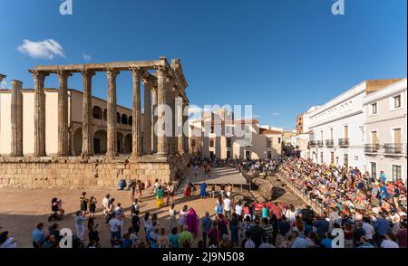 Merida, Extremadura, Spanien - 22. Mai 2022 - Einweihung der EMERITA LUDICA XXXII Ausgabe im Tempel von Diana mit seinem Gladiatorenkampf Stockfoto