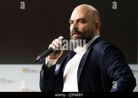 Turin, Turin, Italien. 23.. Mai 2022. Der italienische Schriftsteller und Journalist Roberto Saviano stellt einen Podcast namens „'Maxi'“ von Audbile vor. (Bild: © Matteo Secci/ZUMA Press Wire) Stockfoto