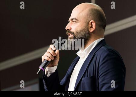 Turin, Turin, Italien. 23.. Mai 2022. Der italienische Schriftsteller und Journalist Roberto Saviano stellt einen Podcast namens „'Maxi'“ von Audbile vor. (Bild: © Matteo Secci/ZUMA Press Wire) Stockfoto