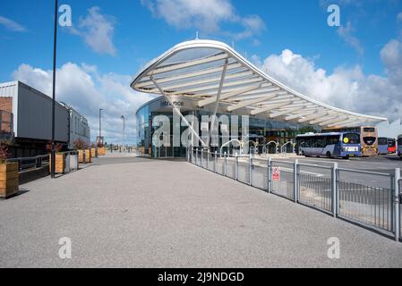 Der harte Austausch, Busbahnhof in der Nähe von Portsmouth historischen Werft. Wird von First Bus, Stagecoach und National Express genutzt. Stockfoto