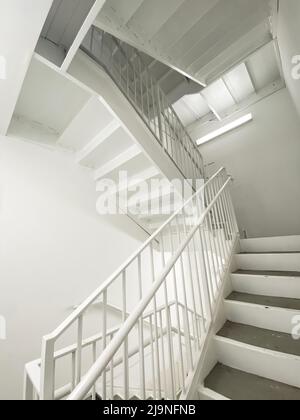 Eine weiße Treppe Stockfoto