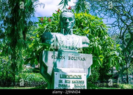 Die Statue von Simon Bolivar in den Stadtgärten von Funchal, Madeira. Bildhauer Arturo Rus Aguilera. Stockfoto