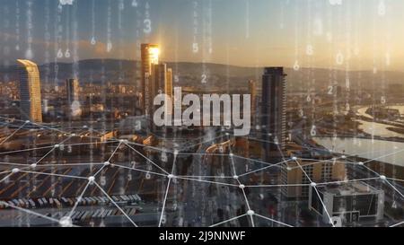 Luftaufnahme der izmir Skyline mit Verbindungen. Technologie-Futuristisch. High-Tech-Ansicht des Finanzbezirks durch ein Netzwerk verbunden. Internet Stockfoto