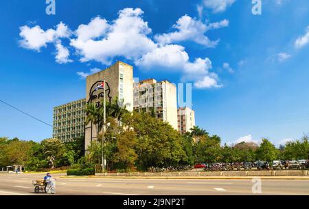 Bild von Che Guevara an der Fassade des Innenministeriums, Plaza de la Revolucion. Stockfoto