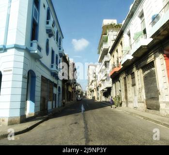 Die andere Seite von Havanna (Kuba), der alte Teil der Stadt, der echte und nicht-touristische Teil, in dem gewöhnliche Menschen leben. Stockfoto