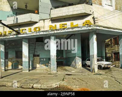 Die andere Seite von Havanna (Kuba), der alte Teil der Stadt, der echte und nicht-touristische Teil, in dem gewöhnliche Menschen leben. Stockfoto