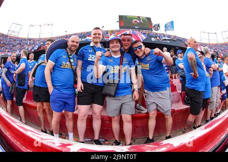 Sevilla, Spanien, 18.. Mai 2022. Rangers-Fans beim Spiel der UEFA Europa League im Ramon Sanchez-Pizjuan Stadium, Sevilla. Bildnachweis sollte lauten: Jonathan Moscrop / Sportimage Stockfoto