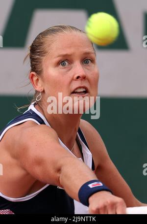 Paris, Frankreich. 24.. Mai 2022. US Shelby Rogers spielt am Dienstag, den 24. Mai 2022, gegen Tereza Martincova aus der Tschechischen Republik während des Spiels French Tennis Open in Roland Garros bei Paris, Frankreich. Rogers gewann 6-4, 6-3. Foto von Maya Vidon-White/UPI Credit: UPI/Alamy Live News Stockfoto