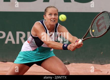 Paris, Frankreich. 24.. Mai 2022. US Shelby Rogers spielt am Dienstag, den 24. Mai 2022, gegen Tereza Martincova aus der Tschechischen Republik während des Spiels French Tennis Open in Roland Garros bei Paris, Frankreich. Rogers gewann 6-4, 6-3. Foto von Maya Vidon-White/UPI Credit: UPI/Alamy Live News Stockfoto