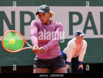 Paris, Frankreich. 24.. Mai 2022. DER US-Spieler Taylor Townsend spielt am Dienstag, den 24. Mai 2022, gegen Caroline Garcia aus Frankreich während des Spiels der French Tennis Open in Roland Garros in der Nähe von Paris. Garcia gewann 6-3, 6-4. Foto von Maya Vidon-White/UPI Credit: UPI/Alamy Live News Stockfoto