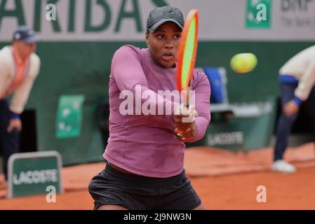 Paris, Frankreich. 24.. Mai 2022. DER US-Spieler Taylor Townsend spielt am Dienstag, den 24. Mai 2022, gegen Caroline Garcia aus Frankreich während des Spiels der French Tennis Open in Roland Garros in der Nähe von Paris. Garcia gewann 6-3, 6-4. Foto von Maya Vidon-White/UPI Credit: UPI/Alamy Live News Stockfoto