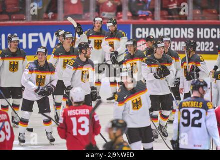 Helsinki, Finnland. 24.. Mai 2022. Team DEB traurig nach dem Spiel DEUTSCHLAND - SCHWEIZ IIHF EISHOCKEY WELTMEISTERSCHAFT Gruppe A in Helsinki, Finnland, 24. Mai 2022, Saison 2021/2022 © Peter Schatz / Alamy Live News Stockfoto