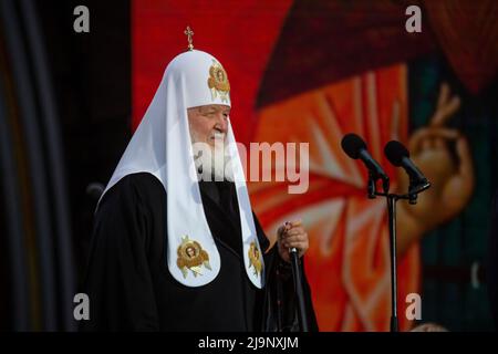 Moskau, Russland. 24.. Mai 2022. Patriarch Kyrill von Moskau und ganz Russland spricht während eines Konzerts zum Tag der slawischen Literatur und Kultur auf dem Roten Platz in Moskau, Russland. Nikolay Vinokurov/Alamy Live News Stockfoto