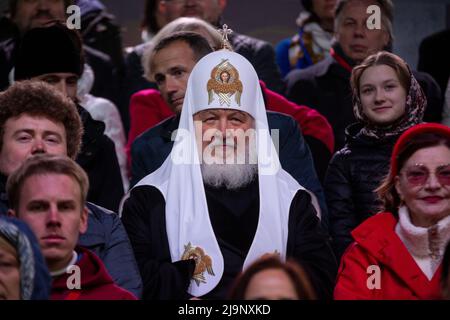 Moskau, Russland. 24.. Mai 2022. Patriarch Kyrill (C) aus Moskau und ganz Russland nimmt an einem Konzert zum Tag der slawischen Literatur und Kultur auf dem Roten Platz in Moskau, Russland, Teil. Nikolay Vinokurov/Alamy Live News Stockfoto