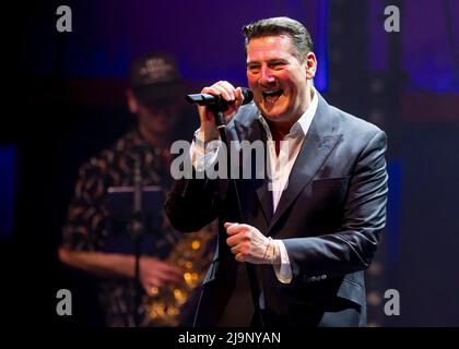 Edinburgh, Großbritannien. 24.. Mai 2022. Tony Hadley spielt live in der Edinburgh Usher Hall am Dienstag, den 24.. Mai 2022 Tony spielt mit seiner Band ‘The Fabulous TH Band', die vier Jahrzehnte seit Tony erstmals Musik mit seiner ehemaligen Band Spandau Ballet veröffentlichte, Credit: Alan Rennie/Alamy Live News Stockfoto