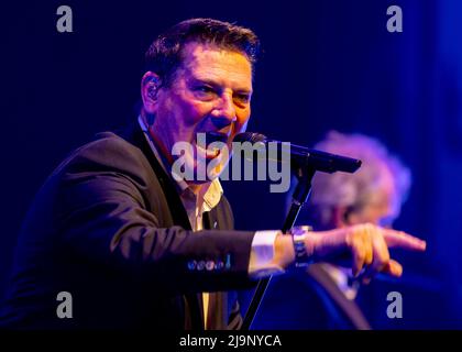 Edinburgh, Großbritannien. 24.. Mai 2022. Tony Hadley spielt live in der Edinburgh Usher Hall am Dienstag, den 24.. Mai 2022 Tony spielt mit seiner Band ‘The Fabulous TH Band', die vier Jahrzehnte seit Tony erstmals Musik mit seiner ehemaligen Band Spandau Ballet veröffentlichte, Credit: Alan Rennie/Alamy Live News Stockfoto