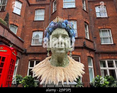 Blumenausstellungen zur Feier des Platin-Jubiläums der Königin werden im Chelsea in Bloom 2022 in London zu sehen sein. Die alternative Blumenkunst-Show transform Stockfoto