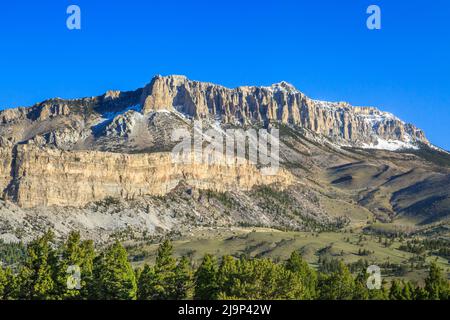 Schloss Riff entlang der felsigen Berg in der Nähe von Choteau, montana Stockfoto