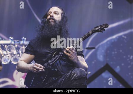 Rom, Italien. 11.. Februar 2020. John Petrucci tritt mit seiner Band Dream Theater im Palazzo dello Sport in Rom auf. (Foto von Valeria Magri/SOPA Images/Sipa USA) Quelle: SIPA USA/Alamy Live News Stockfoto