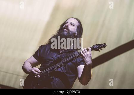 Rom, Italien. 11.. Februar 2020. John Petrucci tritt mit seiner Band Dream Theater im Palazzo dello Sport in Rom auf. (Foto von Valeria Magri/SOPA Images/Sipa USA) Quelle: SIPA USA/Alamy Live News Stockfoto