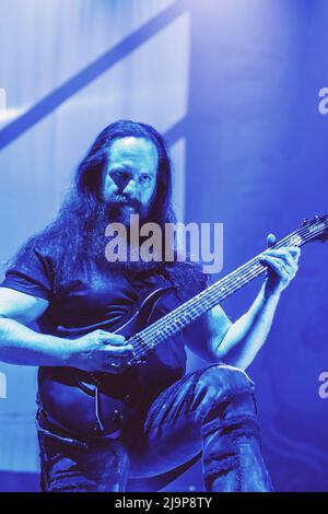 Rom, Italien. 11.. Februar 2020. John Petrucci tritt mit seiner Band Dream Theater im Palazzo dello Sport in Rom auf. (Foto von Valeria Magri/SOPA Images/Sipa USA) Quelle: SIPA USA/Alamy Live News Stockfoto