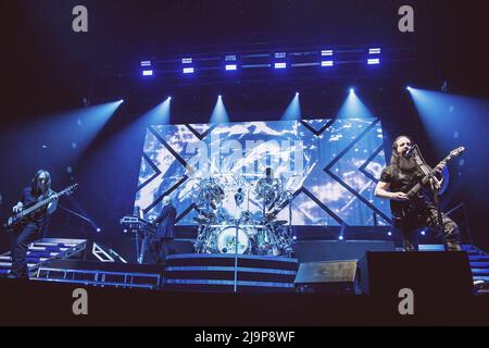 Rom, Italien. 11.. Februar 2020. John Petrucci tritt mit seiner Band Dream Theater im Palazzo dello Sport in Rom auf. (Foto von Valeria Magri/SOPA Images/Sipa USA) Quelle: SIPA USA/Alamy Live News Stockfoto