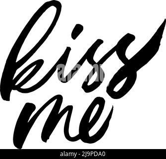 Kiss Me Hand gezeichnet Vektor Pinsel Schriftzug. Stock Vektor