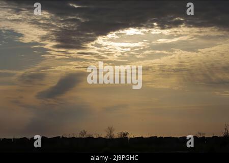 Sonnenaufgang über dem Lake Michigan. Natürliche Szene von der Küste in Wisconsin. Stockfoto