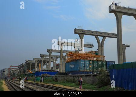 Dhaka, Bangladesch. 22.. Mai 2022. Ein Blick auf Dhaka Elevated Expressway (DEE) Baustelle in Dhaka. Kredit: SOPA Images Limited/Alamy Live Nachrichten Stockfoto