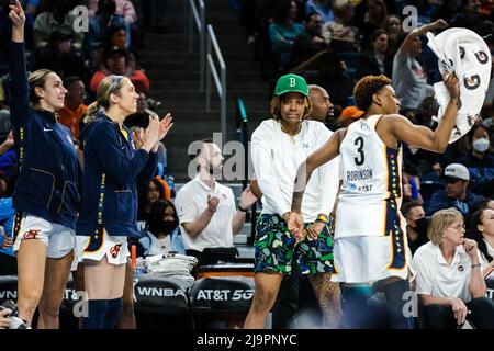 Chicago, Usa. 24.. Mai 2022. Indiana Fever Bank während des Spiels zwischen dem Chicago Sky und Indiana Fever am Dienstag, 24. Mai 2022 in der Wintrust Arena, Chicago, USA. (KEINE KOMMERZIELLE NUTZUNG) Shaina Benhiyoun/SPP Credit: SPP Sport Press Photo. /Alamy Live News Stockfoto