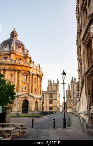 Radcliffe Kamera bei Sonnenaufgang. Oxford, Oxfordshire, England Stockfoto