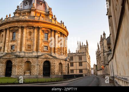 Radcliffe Kamera bei Sonnenaufgang. Oxford, Oxfordshire, England Stockfoto