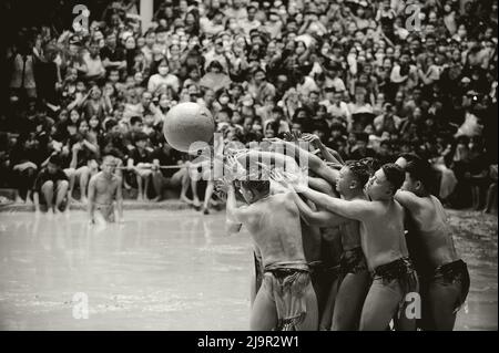 Schlammball Wrestling Festival in Vietnam Stockfoto