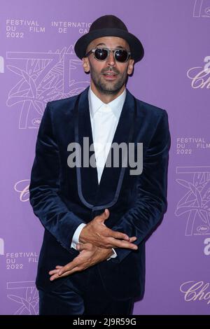 Cannes, Frankreich. 24.. Mai 2022. JR, der am 24. Mai 2022 in Cannes, Frankreich, beim Jubiläumsessen „Cannes 75“ während des jährlichen Filmfestivals von Cannes 75. teilnahm. Foto von David Boyer/ABACAPRESS.COM Quelle: Abaca Press/Alamy Live News Stockfoto